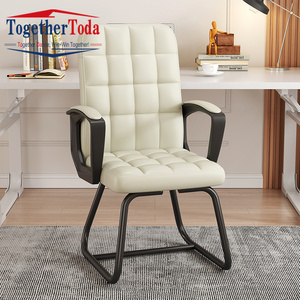 Silla de Oficina Apilable Económica de Cuero PU para Sala de Conferencias y Reuniones con Reposabrazos - Product Image 3