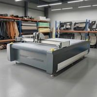 Oscillerende CNC-mes snijmachine voor op maat gemaakte auto vloermatten & stoelhoezen, 0,1 mm nauwkeurigheid, 0,2-60 mm dikte