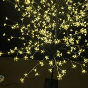 Élégante lampe d'<span class=keywords><strong>arbre</strong></span> de <span class=keywords><strong>cerisier</strong></span>, pétales <span class=keywords><strong>LED</strong></span> roses à haute luminosité, cadre en métal durable pour la décoration intérieure et extérieure des fêtes - Product Image 3