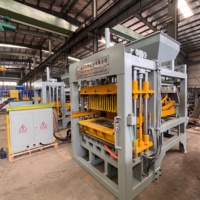 Machine à mouler des blocs de béton QT4-15 pour la production de briques creuses et de blocs pleins
