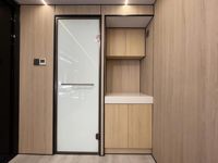 Chambre d'hôtel préfabriquée haut de gamme en panneaux sandwich modulaires intelligents, maison de vie et bureau avec assemblage rapide et design minimaliste