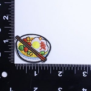 Parches pequeños bordados personalizados con broches de seguridad, broches bordados al por mayor para ropa y bolsos - Product Image 6