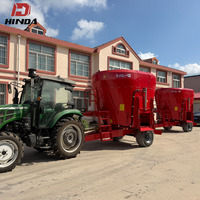 Mélangeur vertical TMR pour fourrage, entraîné par prise de force (PTO) du tracteur, machine hydraulique pour ensilage de maïs et fourrage, idéal pour les exploitations laitières.