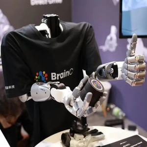 มือหุ่นยนต์น้ำหนักเบา 21-DOF รูปแบบมนุษย์ BrainCo 3 2 1 Dexterous Robotic Hand สำหรับโคบอท - Product Image 4