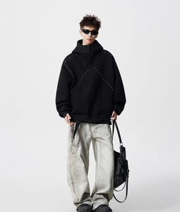 Felpa con Cappuccio Personalizzata da Uomo Stile Punk con Zip e Decorazioni in Borchie Metalliche - Product Image 6
