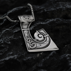 Collar con colgante de hacha vikinga de acero inoxidable yunnique para hombre, joyería de estilo vintage, regalo para combinar con ropa - Product Image 1