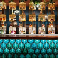 Aménagement complet de salle de restaurant, mobilier personnalisé, design d'intérieur, présentoir commercial, comptoir de bar, décoration de boutique