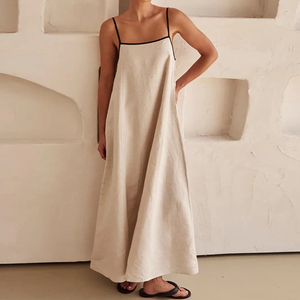 Abito Minimalista da Donna con Spalline Sottili, Scollo a V e Bordi a Contrasto, Vestibilità Sartoriale che Valorizza la Silhouette - Product Image 1
