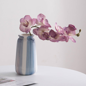 Jarrón de Cerámica Azul Pintado a Mano de Estilo Minimalista para Exhibición de Flores Secas o Frescas, Decoración para Sala de Estar o Sala de Exposiciones - Product Image 4