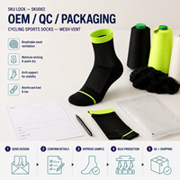 Chaussettes de sport en mesh respirant OEM pour les équipes de cyclisme, avec emballage personnalisé pour les fournisseurs de programmes de cyclisme.