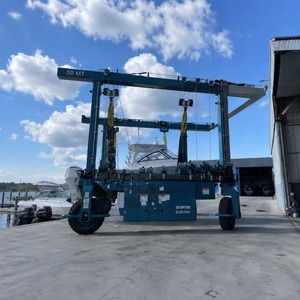 Lève-bateaux marin grande capacité 15 tonnes 30 tonnes pour opérations de mise à l'eau de bateaux pontons avec capacité de travail de A3 à A7 - Product Image 6