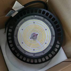 Lámpara LED UFO de Alta Potencia <span class=keywords><strong>GENERGY</strong></span> de 100W, Alto Lumen, IP65 para Almacenes, Gimnasios y Talleres, con Certificación CE, SAA y ETL - Product Image 4