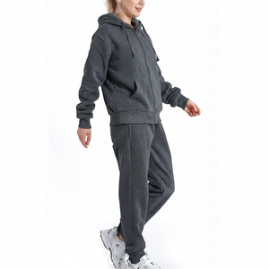 Chándales de colección de Invierno para mujer, chándales de manga larga cálidos de talla grande con logotipo femenino, chándales Unisex personalizados de terciopelo liso - Product Image 1