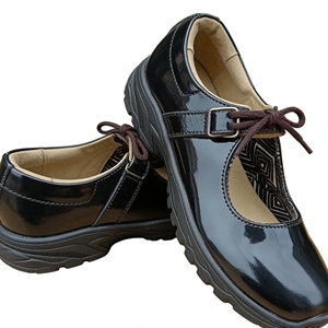 Escarpins Mary Jane noirs UG Made à bout carré, en cuir verni, talon épais, confortables, légers, pour le bureau ou décontractés, en stock - Product Image 2