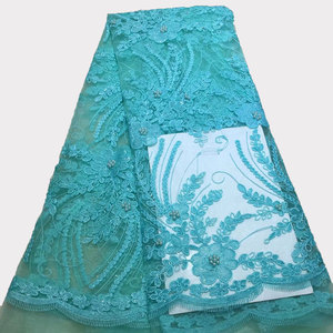 Ricamato da sposa in pizzo tessuto Africano del merletto Francese e perline morbido abito da sposa - Product Image 5