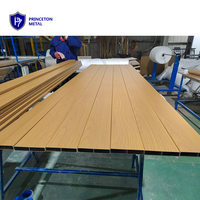 Panneaux préfabriqués de clôture en aluminium de sécurité 6063, bois traité sous pression naturel, latte horizontale/verticale de 8 pieds pour modélisation 3D