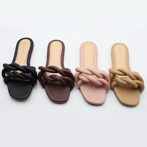 2025 estate nuovo stile pantofole a fondo piatto <span class=keywords><strong>infradito</strong></span> scarpe da <span class=keywords><strong>donna</strong></span> alla moda <span class=keywords><strong>sandali</strong></span> da spiaggia produttori diretti - Product Image 1