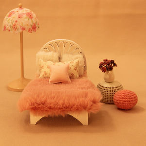 Accogliente camera da letto curativa in miniatura Set da gioco con letto in legno e lampada da terra magleg modello di struttura Premium giocattolo per regalo di famiglia - Product Image 5