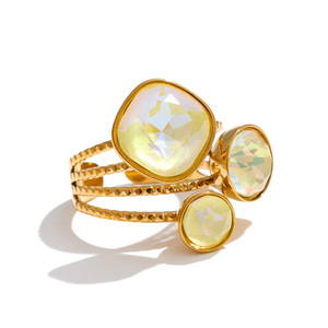 JINYOU 7548 Anello Alla Moda in <span class=keywords><strong>Acciaio</strong></span> <span class=keywords><strong>Inossidabile</strong></span> Placcato Oro, <span class=keywords><strong>Anelli</strong></span> Aperti Regolabili con Cristalli Multistrato e Design Geometrico - Product Image 1