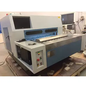 Automatische Cnc Laser Cutter Carbon Metalen Fiber 50Hz 5KVA Pcb V Groef Lasersnijmachine