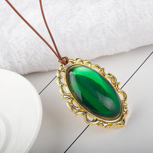 Collar de Cosplay de <span class=keywords><strong>Anime</strong></span> - Violet Evergarden, Colgante de Esmeralda, Cuentas de Agua Dulce, Joyería de Aleación Moderna, Ideal para Bodas Cristianas y Fiestas - Product Image 4