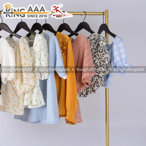 Vente en gros de lots de vêtements d'occasion pour femmes, incluant des chemisiers en coton coréens de qualité supérieure, provenant du Royaume-Uni - Product Image 2