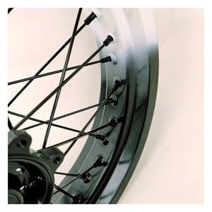 Ensemble de roues peintes bicolores en gros pour moto tout-terrain et <span class=keywords><strong>supermotard</strong></span> 17*2.5 & 17*3.5 – Couleurs personnalisées – Roues avant et arrière - Product Image 5