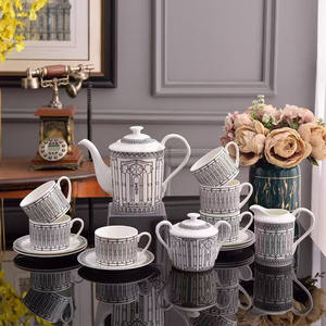 Meilleures ventes : Service de table en céramique de luxe européen 58 pièces, personnalisable, avec bordure dorée et motifs floraux, bols et assiettes en porcelaine pour hôtels et restaurants - Product Image 1