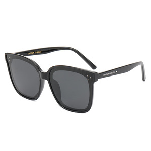 แว่นกันแดด Gmsun กรอบสีดำ เลนส์ TAC ป้องกันรังสียูวี 400 สไตล์ยูนิเซ็กส์ - Product Image 4