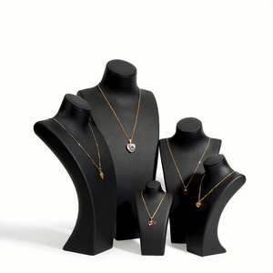 Soporte de Exhibición DEQI para Collares de Cuero PU, Busto Expositor de Joyas, Accesorios de Cabeza, Color, Tamaño y Material Personalizables - Product Image 1