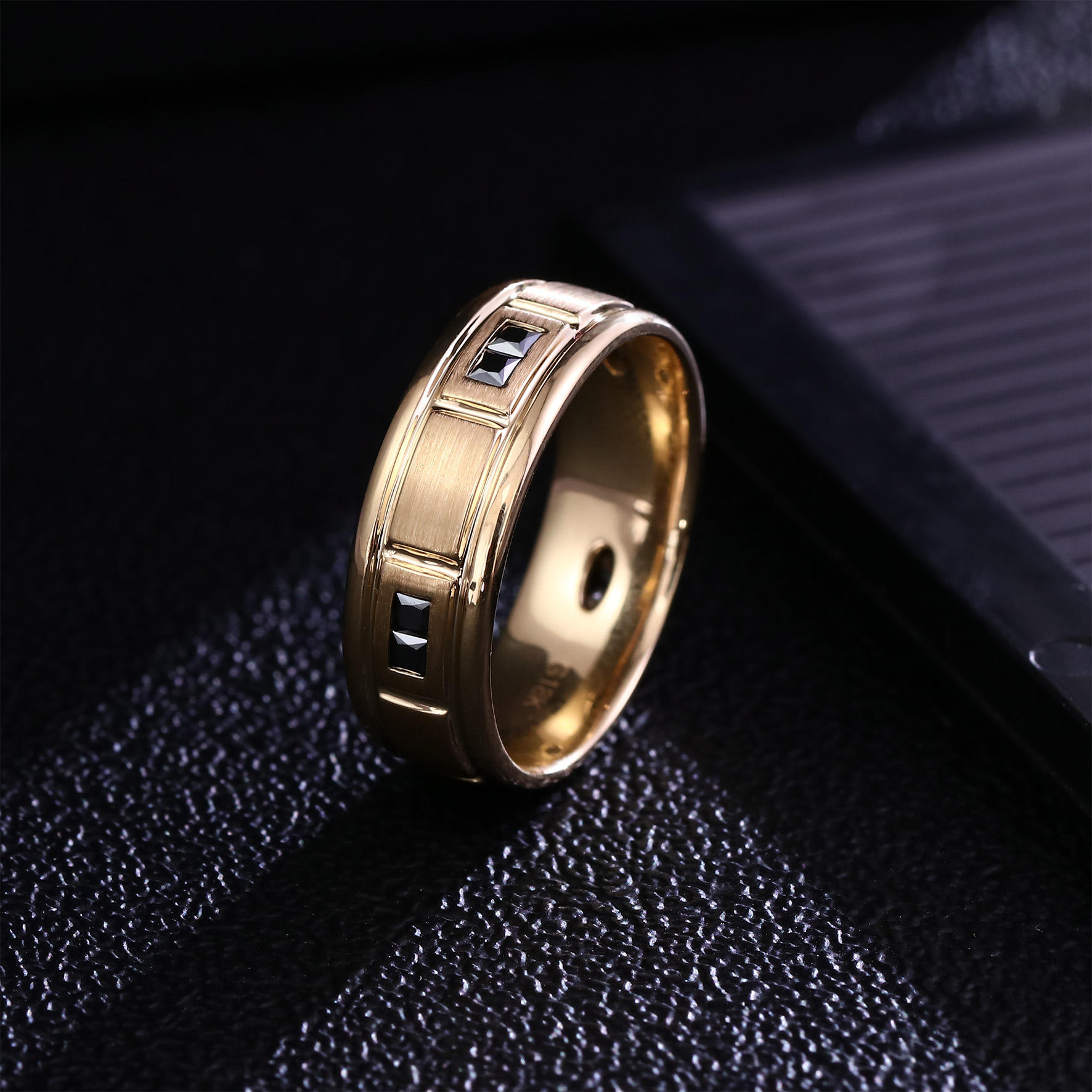 Bague en or 10 carats avec diamant moissanite