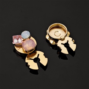 Boutons décoratifs de luxe en perles florales, avec motif papillon et strass métalliques, pour chemisiers et vêtements féminins. - Product Image 6