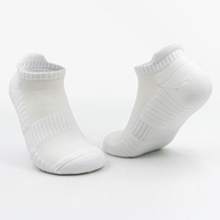 Fabricant de chaussettes de sport OEM personnalisées, chaussettes de course respirantes à séchage rapide, chaussettes athlétiques résistantes à l'abrasion