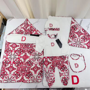 Tutina per <span class=keywords><strong>Neonati</strong></span> Set di Cinque Pezzi Qualità Garantita per Bambini Appena Nati - Product Image 1