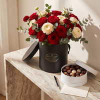 Boîte cylindrique ronde noire de luxe avec poignée, logo personnalisé en feuille d'or, boîte cadeau rigide en papier pour rose fraîche ou préservée
