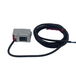 Sensor Fotoeléctrico de Punto Blanco KEYENCE LR-W70, Tipo Through-beam, Detección de Puntos Pequeños de 30-70 mm, IP67 Impermeable, 500 ms, NPN/PNP - Product Image 5