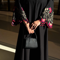 Lanna 2025 Nouvelle Collection Robe Simple Noire Dubaï pour Femme Musulmane, Abaya Florale Broderie Fleurie Femme Musulmane FK811-F449