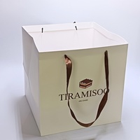 Sac en papier pour paquet de gâteau personnalisé blanc 30x30x30cm carré à grande base sac en papier jouet ours avec impression de LOGO