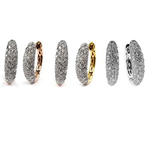 Boucles d'oreilles créoles Huggie en or blanc massif 18 carats avec diamants naturels VS certifiés, pavé, sur mesure, fabrication directe, pour mariée - Product Image 3