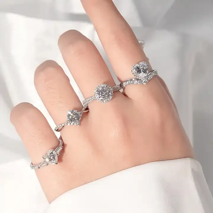 高品質ファインジュエリー925スターリングシルバーデザインウェディング0.5Ct 1Ctモアッサナイトダイヤモンド婚約指輪女性