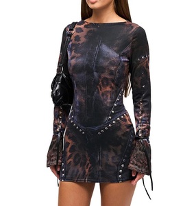 Robe courte sexy à manches longues évasées pour femmes, imprimé léopard graphique, boucle en métal, bodycon, <span class=keywords><strong>tenue</strong></span> <span class=keywords><strong>de</strong></span> club <span class=keywords><strong>de</strong></span> <span class=keywords><strong>fête</strong></span> - Product Image 1