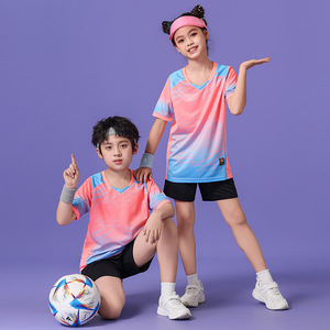 Setelan Sepak Bola Anak-anak Musim Panas Unisex Cepat Kering Berbahan Poliester dengan Kerah V, Lengan Pendek, Ringan, Bernapas, dan Dapat Dikustomisasi - Product Image 3