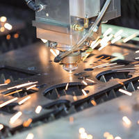 Fabricant de métaux, services de pliage de tôles en aluminium sur mesure, services de fabrication de tôles d'acier, services de soudage