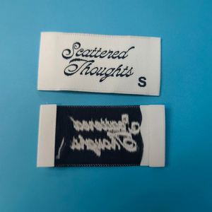 Étiquettes tissées de luxe pour vêtements, 100 % polyester, avec logo personnalisé, pliées en bout, pour col de t-shirt, directement de l'usine - Product Image 2