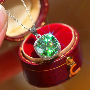 Collana Girocollo con Pendente Taglio Smeraldo per Donne, Catena a O, Gioielli alla Moda per Uso Quotidiano - Product Image 1