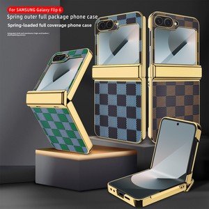 การจัดหาสินค้าข้ามพรมแดน: เคสโทรศัพท์ Samsung Flip6 แบบเคลือบสปริงพร้อมลายตารางหมากรุก - Product Image 2