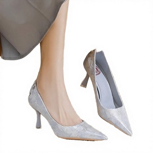 Vente en gros de chaussures à talons hauts pour femmes, noires, personnalisées, style escarpins, tendance mode été automne, bout pointu, talons fins, à enfiler - Product Image 3