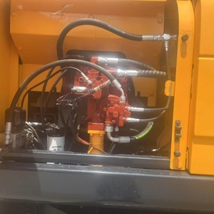 Presque neuf, projet de construction de haute qualité : Excavatrice sur pneus Hyundai 210W d'occasion de 21 tonnes. - Product Image 6