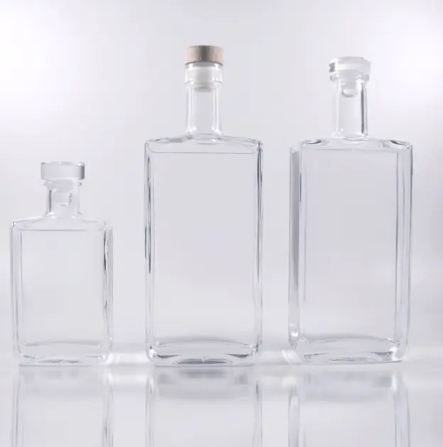 Sıcak satış boş dikdörtgen 500ml gin ruhu cam şişe özel çıkartma 700ml 750ml viski cam likör şişesi mantar tıpa ile