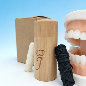 Fil dentaire en bambou au charbon de bois ciré végétalien personnalisé, biodégradable, à base d'ingrédients naturels - Product Image 1
